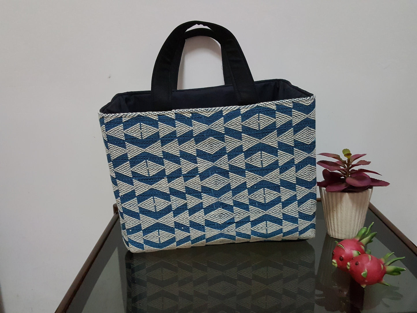Big Hand Bag GBlue w D Motif