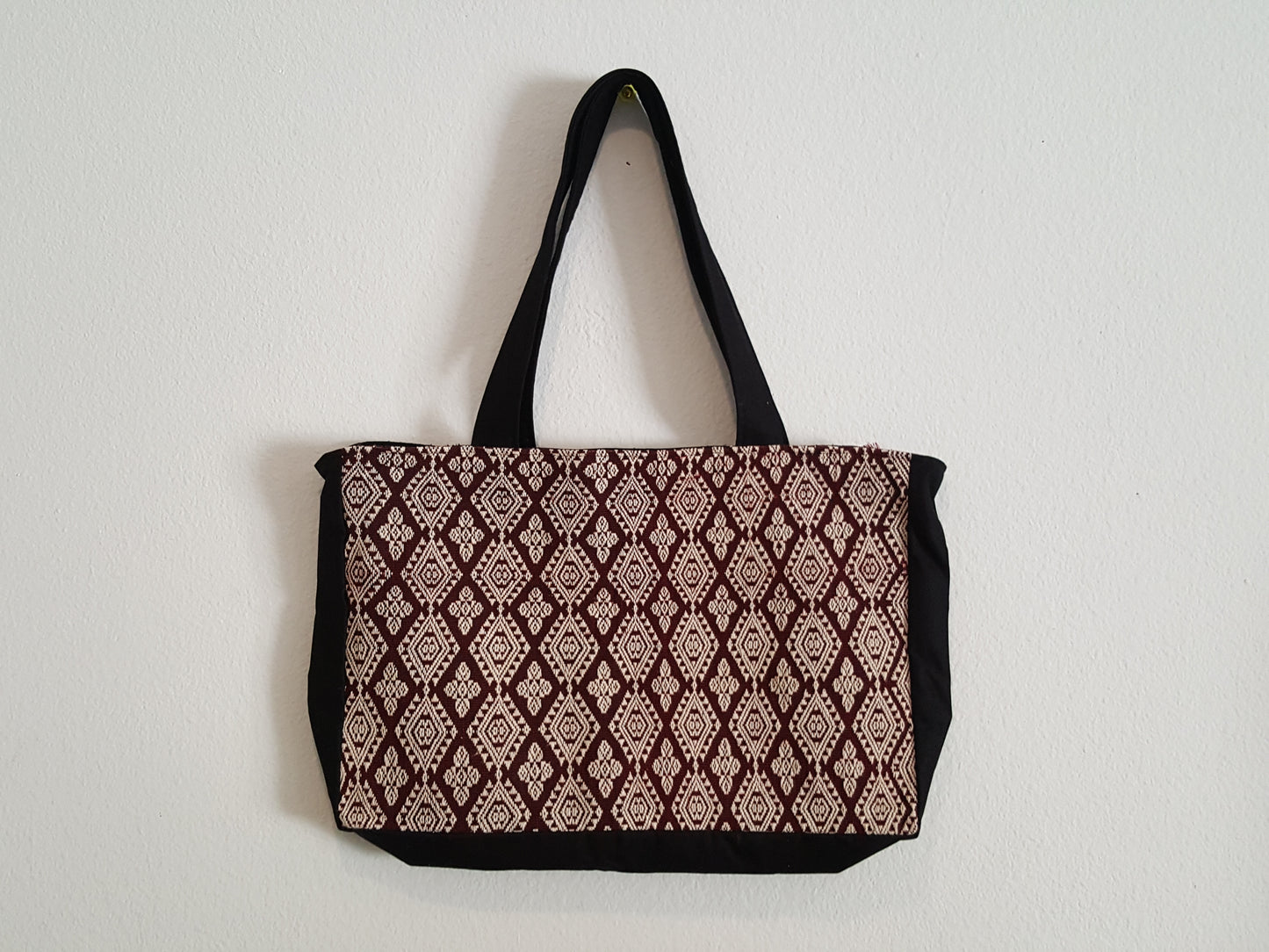 Tote - w/zip - Brown Red D Motif (Both Sides)